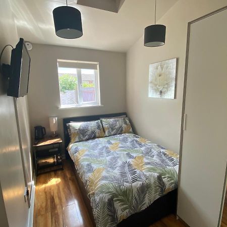 Private Room And Bathroom With Private Entrance Near Warwick Town Centre Экстерьер фото