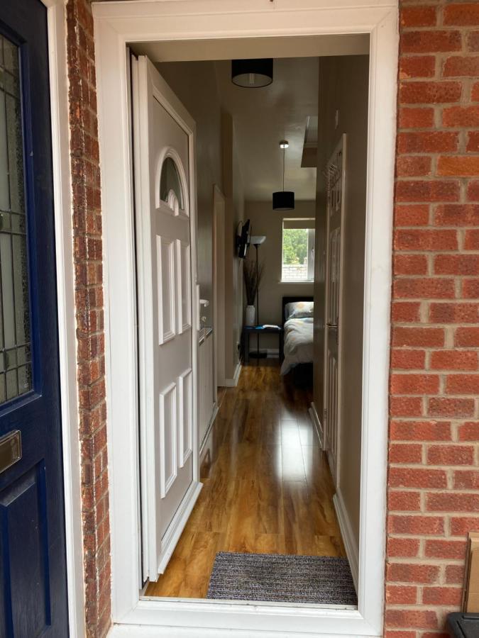 Private Room And Bathroom With Private Entrance Near Warwick Town Centre Экстерьер фото