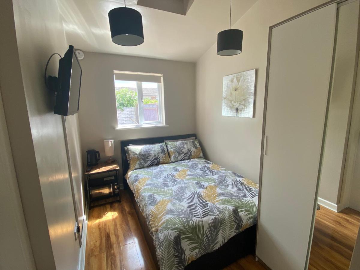 Private Room And Bathroom With Private Entrance Near Warwick Town Centre Экстерьер фото