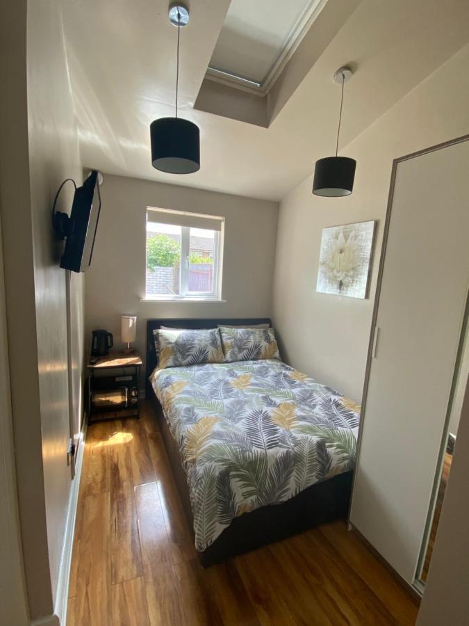 Private Room And Bathroom With Private Entrance Near Warwick Town Centre Экстерьер фото