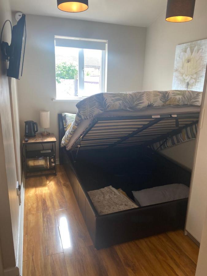Private Room And Bathroom With Private Entrance Near Warwick Town Centre Экстерьер фото